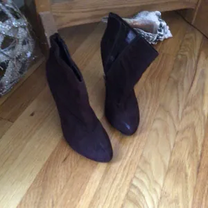 Marc Fisher Chocolate Brown sz 7 zippered booties thumbnail 1
