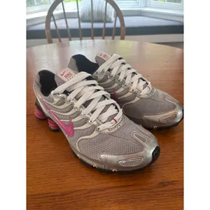 Nike Shox 2007 Metallic Silver Pink Running Shoes Womens 8 Vintage thumbnail 7
