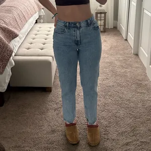 Abercrombie High-Rise Jeans Straight Curve Love thumbnail 4