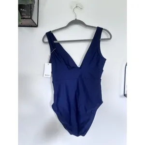 NWT Quince Deep Navy Blue Italian Plunge One-Piece Swimsuit Sz Medium thumbnail 4