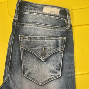 NEW Sz 26/2 MISS ME JEANS WOMEN SKINNY MID RISE FLAP BUTT POCKETS MEDIUM DARK thumbnail 5
