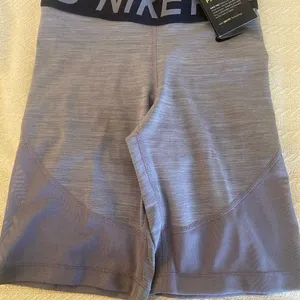 NWT Nike Women’s Pro dri fit training biker shorts S thumbnail 1