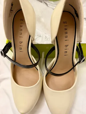 Giani Bernini Quincy Platform Pumps in Bone Blanc thumbnail 3