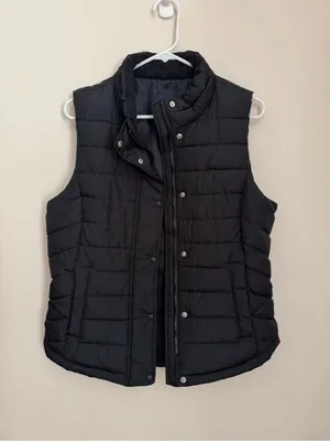 GAP Black Quilted Puffer Vest Women’s Medium Full Zip Snap Lightweight Jacket thumbnail 3