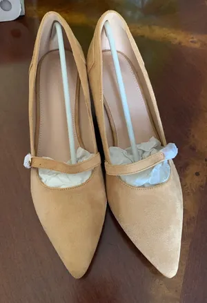 Nude heels Size 9 thumbnail 1
