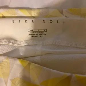 Nike Golf skort yellow and grey designer golf women's size 4 with a 16” waist thumbnail 9