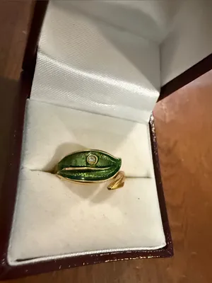 Avon Adjustable Green Enamel Leaf Ring with Gold-Tone Band thumbnail 3