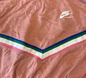 Nike Women's Sportswear Heritage Fleece Sweatshirt thumbnail 2