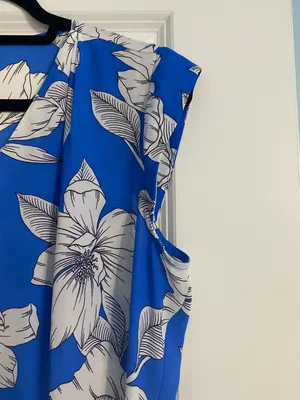 Banana Republic Blue And White Floral Top thumbnail 4