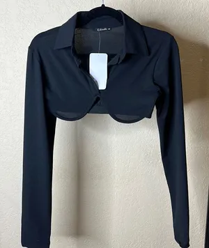 Black crop top with underwire NWT size medium thumbnail 1