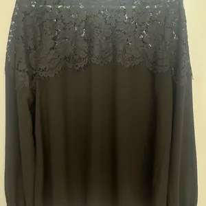Lulu's Black Lace Detail Blouse‎ thumbnail 2