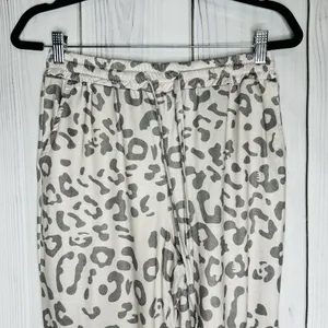 NWT Leo Rosi Womens Animal Print Pajama Sleepwear Set Sz S Gray Long Sleeve thumbnail 12
