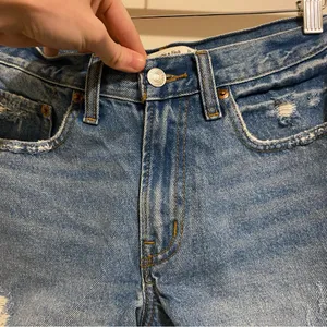 Abercrombie & Fitch Curve Love Boyfriend Short Mid Rise size 0/25 thumbnail 3