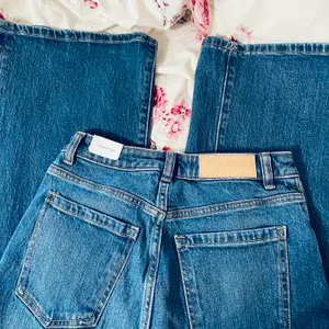 PINK - Victoria's Secret NWT High Rise Jeans thumbnail 4