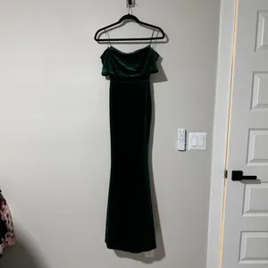 Petal and Pup Adair Off Shoulder Maxi Emerald Green Size XS thumbnail 4