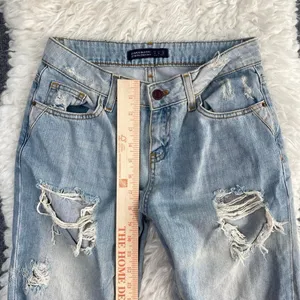 ZARA BASIC 975 LIGHT WASH DISTRESSED DENIM JEANS STRAIGHT LEG thumbnail 4