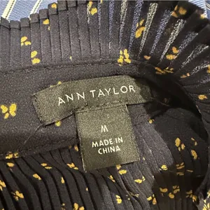 Ann Taylor Chiffon Blouse Sz M Navy Blue Pleated Loose Shirt Top thumbnail 8