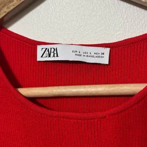 ZARA Knit Sleeveless Top Gold Buttons Size Large thumbnail 4