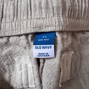 Old Navy size XS linen blend high-rise shorts in cream thumbnail 5