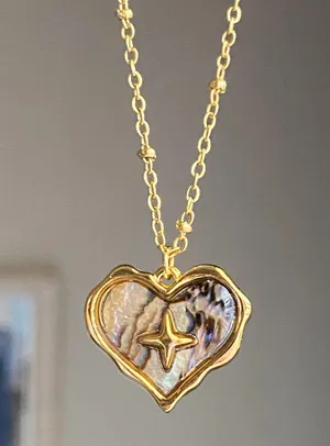 Handmade gold tone stainless steel heart sparkle shell necklace🐚⭐️🌀 thumbnail 3