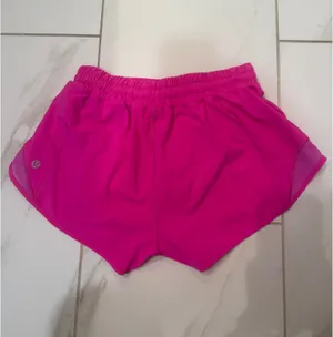 Lululemon Hotty Hot 2.5" Shorts Pink thumbnail 2