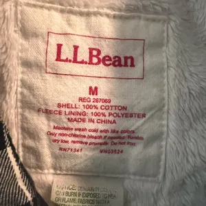 L.L Bean Women's Fleece Lined Shacket Medium Plaid Jacket Black Ivory Red thumbnail 4