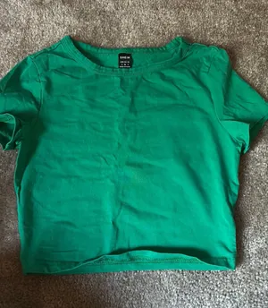 SheIn Green crop top thumbnail 1