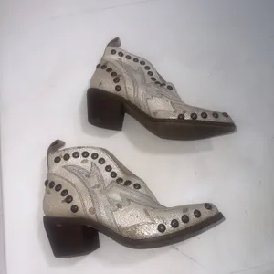 Corral Circle G White Coastal Cowgirl Studs Pointed Toe Ankle Booties Women's 7 thumbnail 5