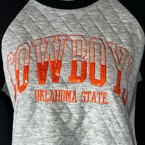 G-III 4Her Oklahoma State Cowboys Woman’s Quilted Sequin Raglan Shirt Medium thumbnail 2
