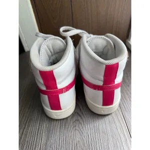 Retro Nike High‎ Top White Pink Stripe Sneakers Shoes Women's Size 8.5 thumbnail 2