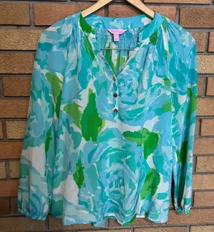 Lilly Pulitzer Elsa Top First Impression Poolside Blue 100% Silk Blouse Size XS thumbnail 1