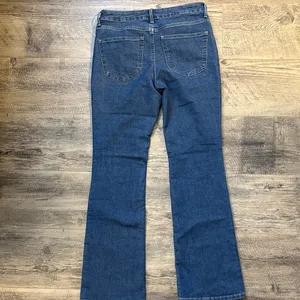 Women's Boot Cut/Flare Jeans — Medium Wash Blue Size 8 thumbnail 3