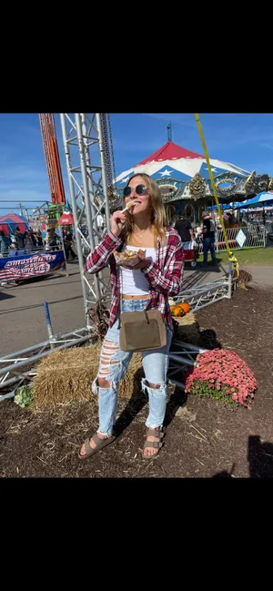 American Eagle Mom Jeans Ripped  thumbnail 6
