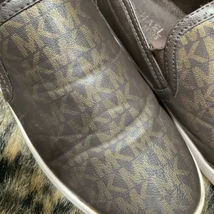 MICHAEL‎ KORS MONOGRAMMED SLIP ON SNEAKERS thumbnail 7