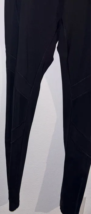 Women’s PINK Victoria's Secret Athletic Leggings In Size Medium thumbnail 4