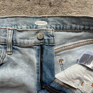Old Navy Boyfriend Jean Shorts Mid-Rise thumbnail 2