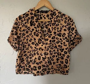 Olivaceous Brown Black Leopard Button Down Luxe Short Sleeve Shirt Pajama‎ Top M thumbnail 1