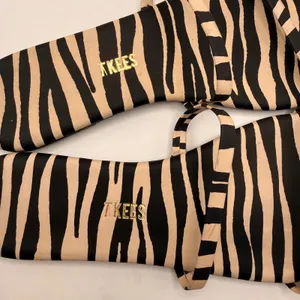 TKEES Gemma Zebra Print Strappy Flat Slide Sandals Womens US 8/ EU 39 thumbnail 3