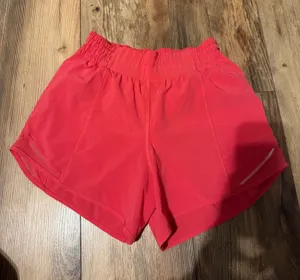 Lululemon Hotty Hot 4" thumbnail 1