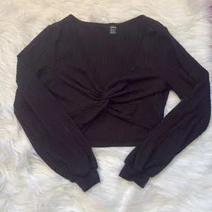Black Long Sleeve Twist Front Top thumbnail 1