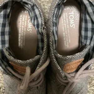 TOMS Brown Herringbone Wedge Lace Up Ankle Booties woman size 7.5 thumbnail 4