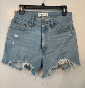 Abercrombie High-Rise Cutoff The Shorts Curve Love thumbnail 1