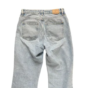 Zara The 90s Full Length High Rise Raw Hem Frayed Blue Jeans Size 6 Straight Leg thumbnail 3