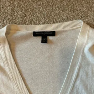 white banana republic sweater thumbnail 2