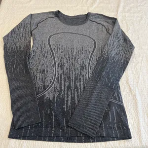 Lululemon Run: Swiftly Tech Long Sleeve Crew Heathered Deep Navy size 4/6 women thumbnail 1