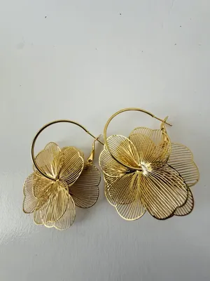 Anthropologie Gold plated hollow floral wire hoop earrings Large Vintage Style Womens Jewelry thumbnail 6