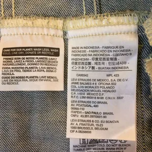 Levi’s women’s denim Jean jacket small thumbnail 8