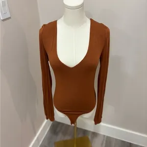 Lulus Rust Orange Deep V-Neck Long Sleeve Puff Shoulder Bodysuit Size Medium‎ thumbnail 2