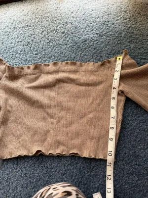 Grey off the shoulders long sleeve crop top thumbnail 2