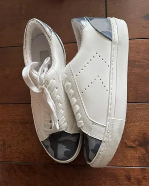 Steve By Steven madden Parody Camo, white, Lace-up Fashion Sneakers Women’s size 7 thumbnail 1